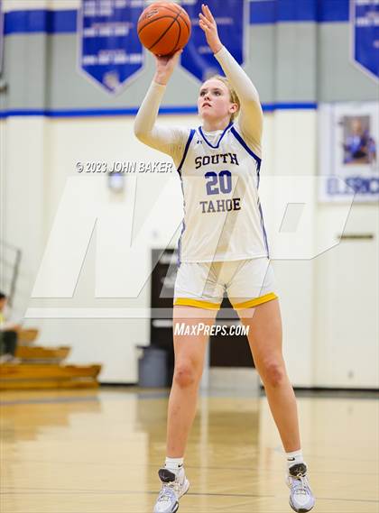 Thumbnail 2 in Portola vs. South Tahoe (Varsity Elite Tournament) photogallery.