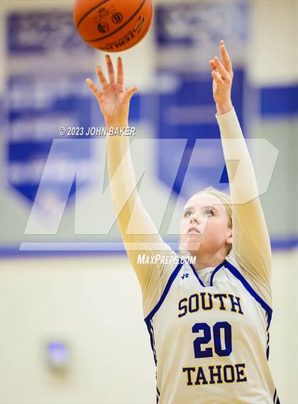 Thumbnail 2 in Portola vs. South Tahoe (Varsity Elite Tournament) photogallery.