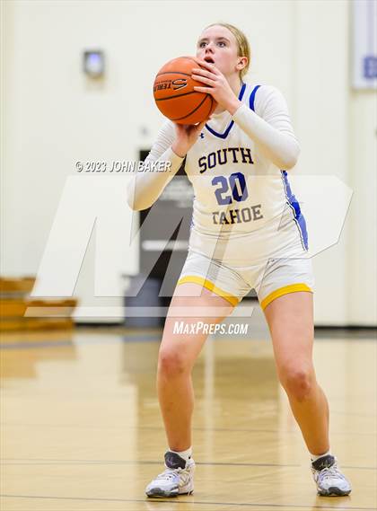 Thumbnail 1 in Portola vs. South Tahoe (Varsity Elite Tournament) photogallery.
