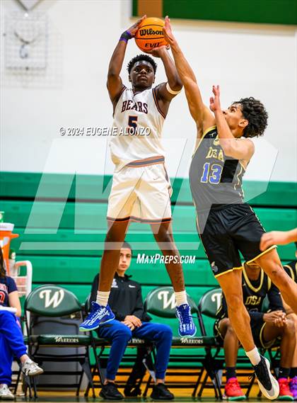 Thumbnail 2 in Divine Savior Academy vs. Mater Lakes Academy (Sun Bash Miami) photogallery.