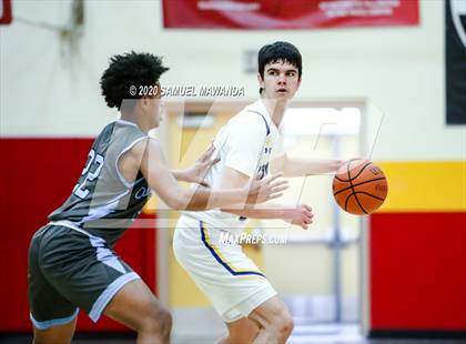 Thumbnail 3 in  Agoura vs Quartz Hill photogallery.