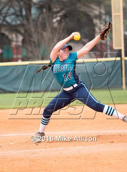 Thumbnail 1 in Baylor vs Siegel  photogallery.