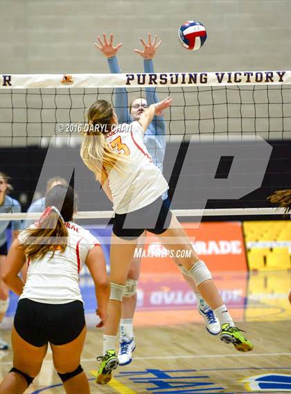 Thumbnail 3 in Valley Christian vs. Cathedral Catholic (CIF State D2 Final) photogallery.