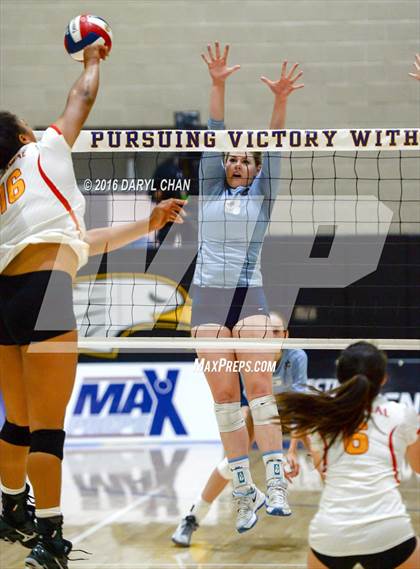 Thumbnail 3 in Valley Christian vs. Cathedral Catholic (CIF State D2 Final) photogallery.