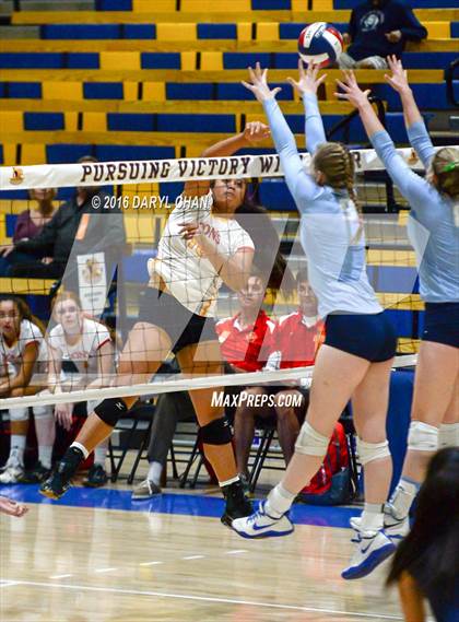 Thumbnail 1 in Valley Christian vs. Cathedral Catholic (CIF State D2 Final) photogallery.