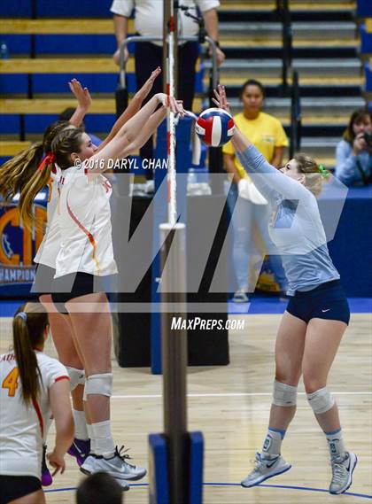 Thumbnail 2 in Valley Christian vs. Cathedral Catholic (CIF State D2 Final) photogallery.