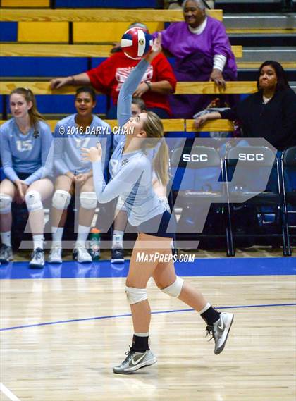 Thumbnail 3 in Valley Christian vs. Cathedral Catholic (CIF State D2 Final) photogallery.