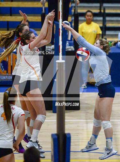 Thumbnail 3 in Valley Christian vs. Cathedral Catholic (CIF State D2 Final) photogallery.