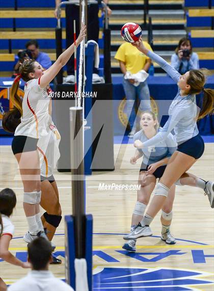 Thumbnail 2 in Valley Christian vs. Cathedral Catholic (CIF State D2 Final) photogallery.