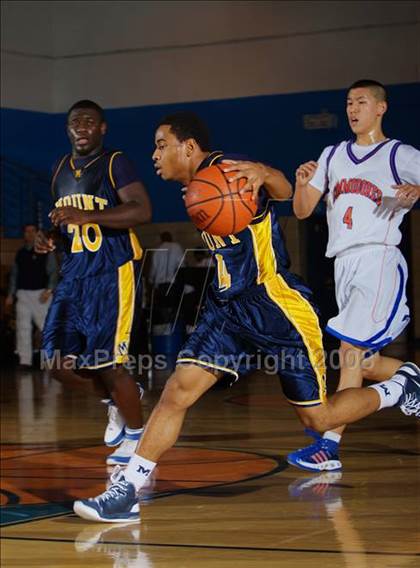 Thumbnail 3 in Bayside vs Mt. St. Michael (Queens Jam Christmas Classic) photogallery.