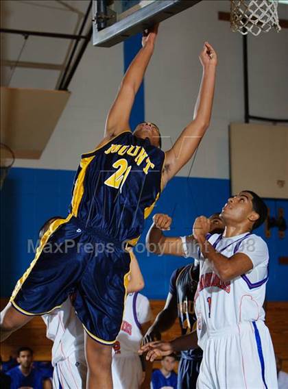 Thumbnail 3 in Bayside vs Mt. St. Michael (Queens Jam Christmas Classic) photogallery.