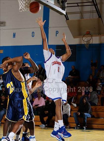 Thumbnail 3 in Bayside vs Mt. St. Michael (Queens Jam Christmas Classic) photogallery.