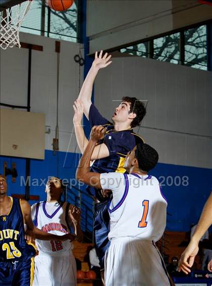Thumbnail 3 in Bayside vs Mt. St. Michael (Queens Jam Christmas Classic) photogallery.