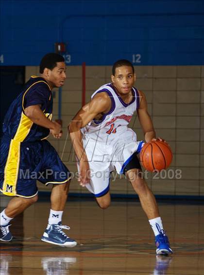 Thumbnail 2 in Bayside vs Mt. St. Michael (Queens Jam Christmas Classic) photogallery.