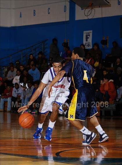 Thumbnail 3 in Bayside vs Mt. St. Michael (Queens Jam Christmas Classic) photogallery.