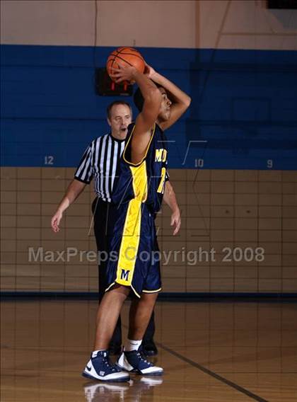 Thumbnail 3 in Bayside vs Mt. St. Michael (Queens Jam Christmas Classic) photogallery.