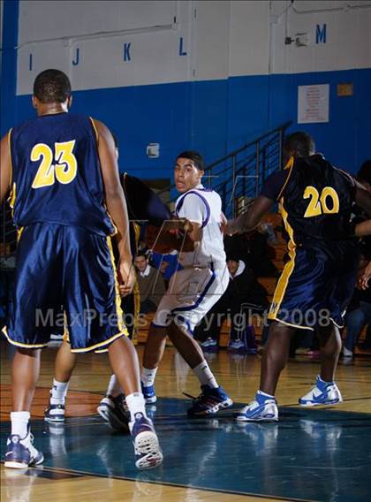 Thumbnail 2 in Bayside vs Mt. St. Michael (Queens Jam Christmas Classic) photogallery.