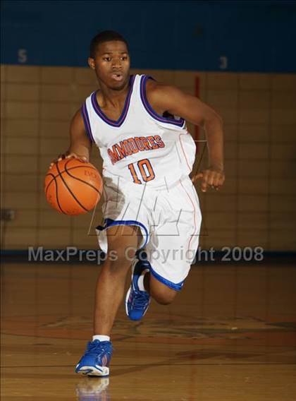 Thumbnail 2 in Bayside vs Mt. St. Michael (Queens Jam Christmas Classic) photogallery.