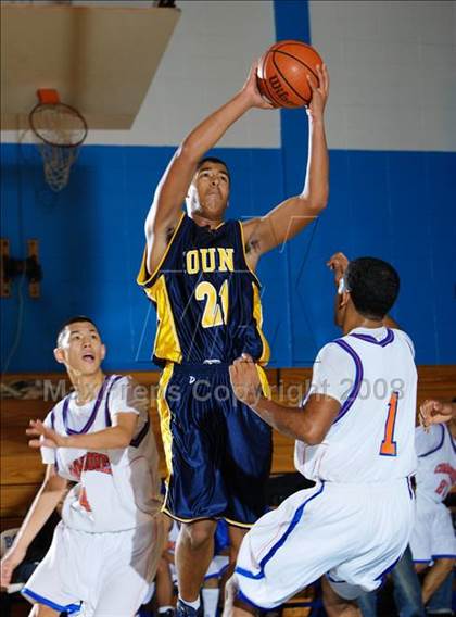 Thumbnail 1 in Bayside vs Mt. St. Michael (Queens Jam Christmas Classic) photogallery.