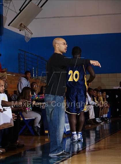 Thumbnail 2 in Bayside vs Mt. St. Michael (Queens Jam Christmas Classic) photogallery.