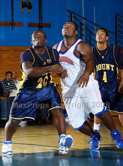 Thumbnail 3 in Bayside vs Mt. St. Michael (Queens Jam Christmas Classic) photogallery.