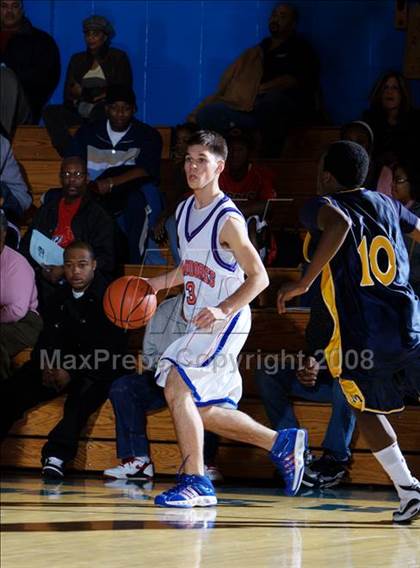 Thumbnail 3 in Bayside vs Mt. St. Michael (Queens Jam Christmas Classic) photogallery.