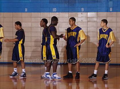Thumbnail 2 in Bayside vs Mt. St. Michael (Queens Jam Christmas Classic) photogallery.