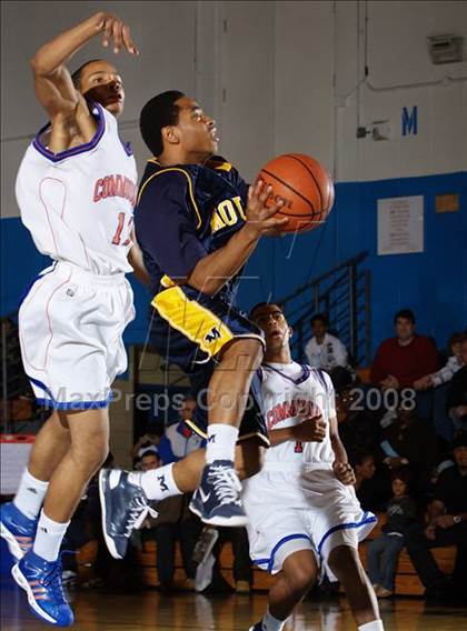 Thumbnail 3 in Bayside vs Mt. St. Michael (Queens Jam Christmas Classic) photogallery.