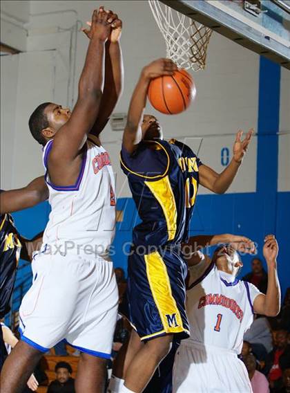 Thumbnail 2 in Bayside vs Mt. St. Michael (Queens Jam Christmas Classic) photogallery.