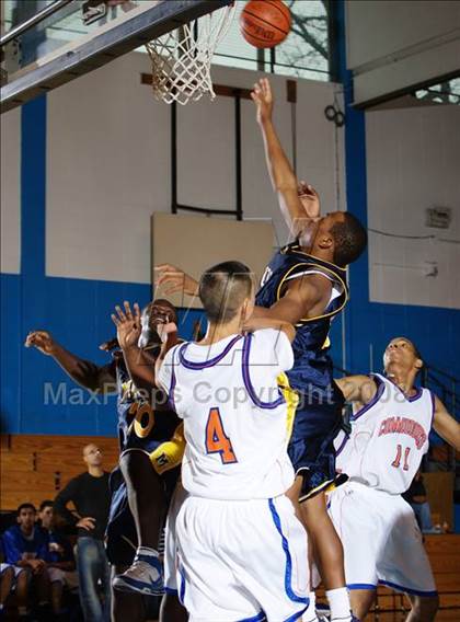 Thumbnail 3 in Bayside vs Mt. St. Michael (Queens Jam Christmas Classic) photogallery.