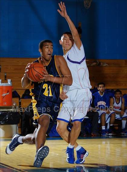 Thumbnail 2 in Bayside vs Mt. St. Michael (Queens Jam Christmas Classic) photogallery.