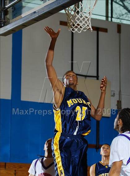 Thumbnail 2 in Bayside vs Mt. St. Michael (Queens Jam Christmas Classic) photogallery.