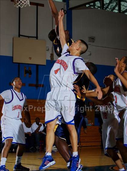Thumbnail 3 in Bayside vs Mt. St. Michael (Queens Jam Christmas Classic) photogallery.