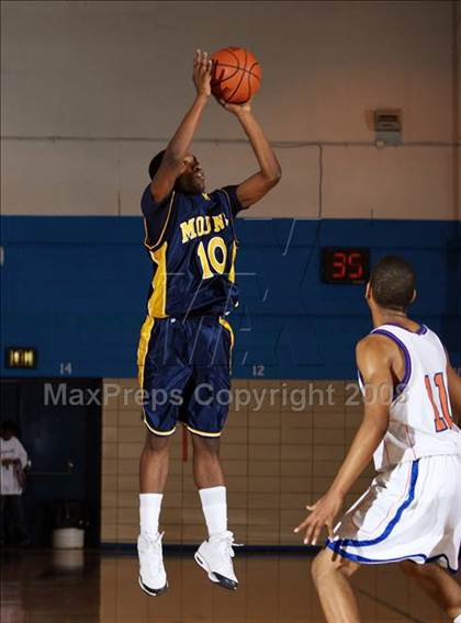 Thumbnail 3 in Bayside vs Mt. St. Michael (Queens Jam Christmas Classic) photogallery.