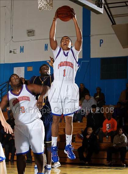 Thumbnail 1 in Bayside vs Mt. St. Michael (Queens Jam Christmas Classic) photogallery.