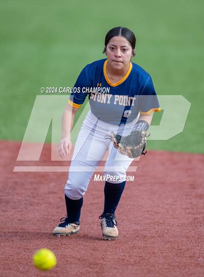 Thumbnail 3 in Liberty Hill vs. Stony Point (Liberty Hill Round Robin) photogallery.