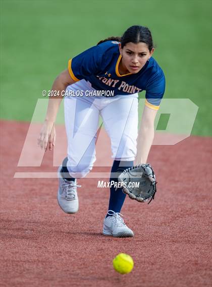 Thumbnail 3 in Liberty Hill vs. Stony Point (Liberty Hill Round Robin) photogallery.