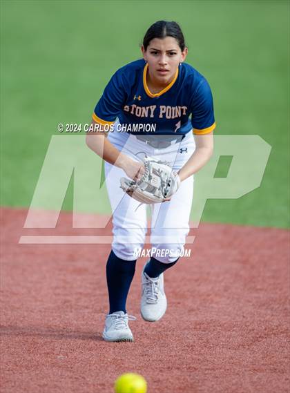 Thumbnail 2 in Liberty Hill vs. Stony Point (Liberty Hill Round Robin) photogallery.