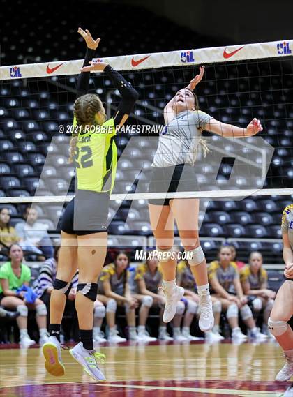 Thumbnail 2 in Veribest vs. Blum (UIL Volleyball 1A Semifinals) photogallery.