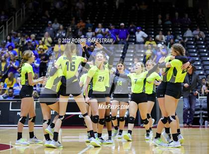 Thumbnail 2 in Veribest vs. Blum (UIL Volleyball 1A Semifinals) photogallery.