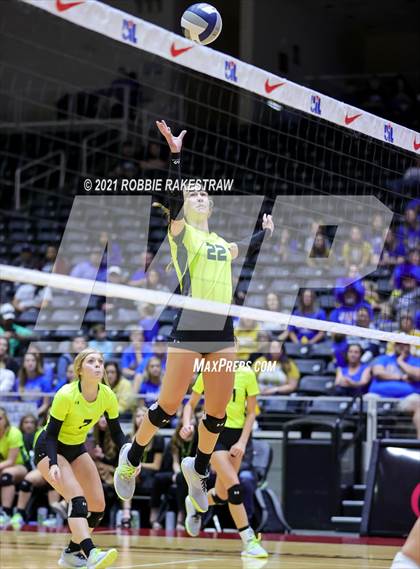 Thumbnail 1 in Veribest vs. Blum (UIL Volleyball 1A Semifinals) photogallery.