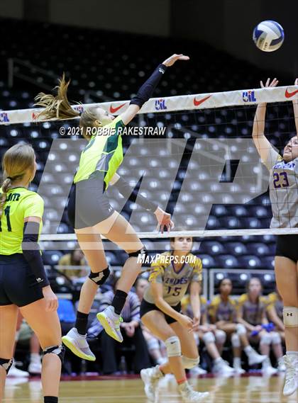 Thumbnail 3 in Veribest vs. Blum (UIL Volleyball 1A Semifinals) photogallery.