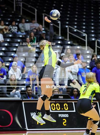 Thumbnail 3 in Veribest vs. Blum (UIL Volleyball 1A Semifinals) photogallery.