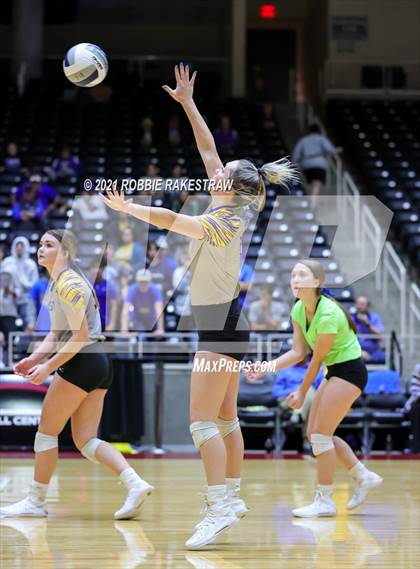 Thumbnail 1 in Veribest vs. Blum (UIL Volleyball 1A Semifinals) photogallery.