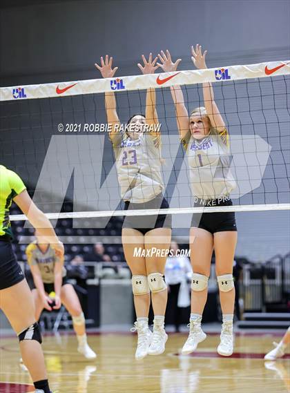 Thumbnail 2 in Veribest vs. Blum (UIL Volleyball 1A Semifinals) photogallery.