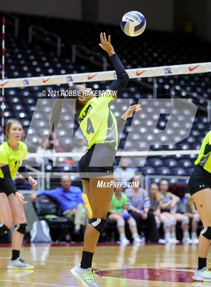 Thumbnail 2 in Veribest vs. Blum (UIL Volleyball 1A Semifinals) photogallery.