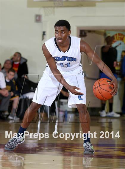 Thumbnail 3 in Compton vs. Bishop Montgomery (Fairfax State Preview) photogallery.