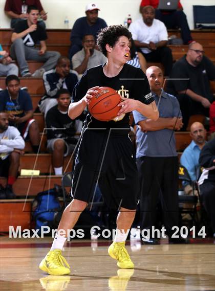 Thumbnail 1 in Compton vs. Bishop Montgomery (Fairfax State Preview) photogallery.