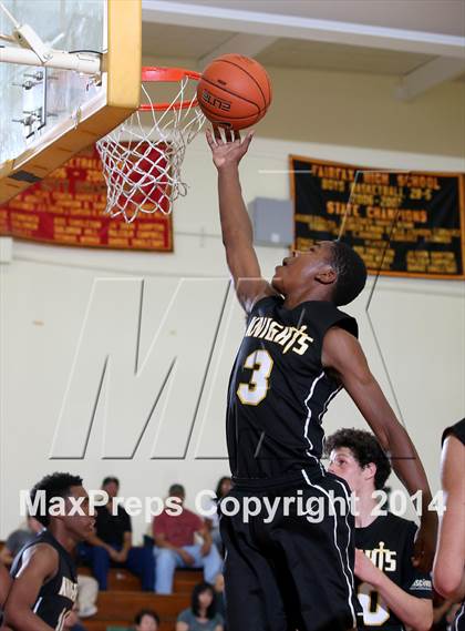 Thumbnail 3 in Compton vs. Bishop Montgomery (Fairfax State Preview) photogallery.