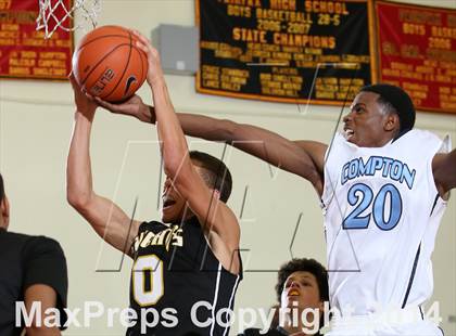 Thumbnail 2 in Compton vs. Bishop Montgomery (Fairfax State Preview) photogallery.